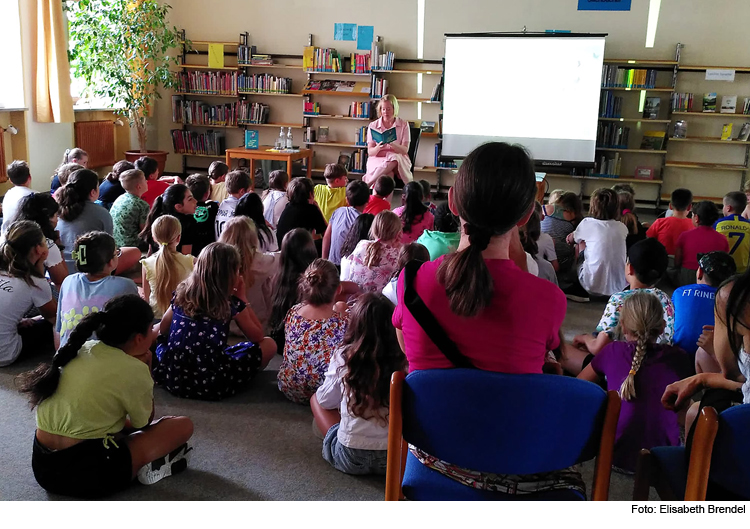 Grundschüler besuchen Lesung einer Autorin