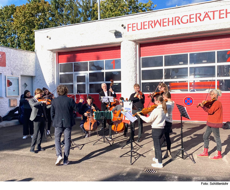 Kammerorchester spielt bei Floriansjüngern