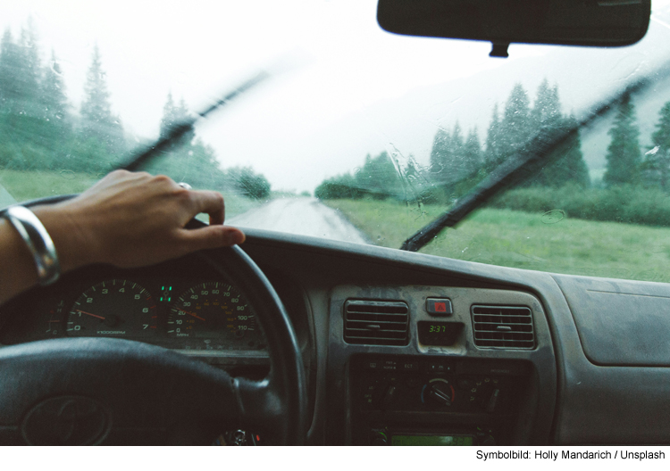 Schleuderpartie bei Regen