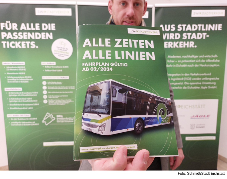 Busfahrpläne liegen aus