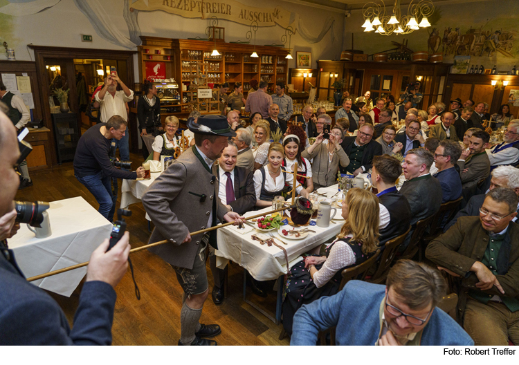 Starkbieranstich mit Fastenpredigt in der Nordbräu-Brauereischänke