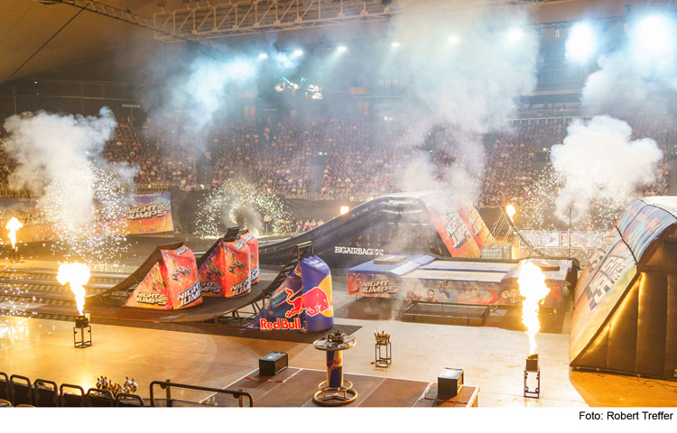 Ausverkaufte Halle bei „Night of the Jumps“