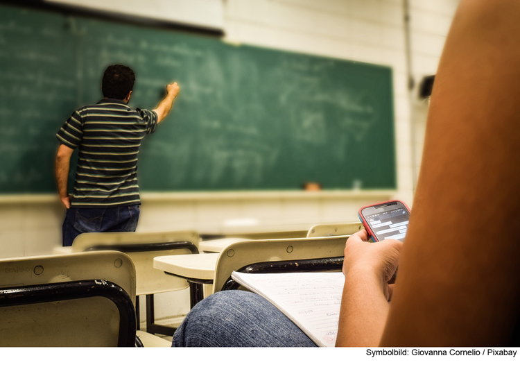 Wer hat das Klassenzimmer verwüstet?