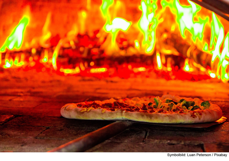 Pizza eines Betrunkenen löst Brand aus: Feuerwehr muss zum Löschen ausrücken