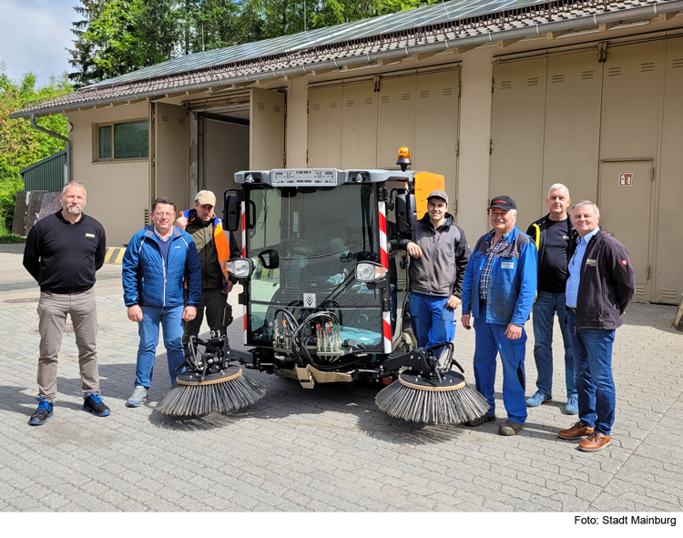 Selbstfahrende Kehrmaschine sorgt für Sauberkeit