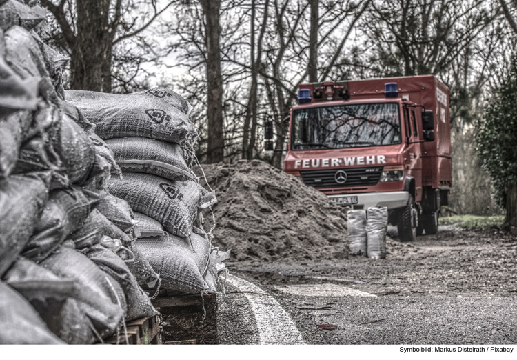 Hochwasser: Überflutungen von Wohngebieten drohen