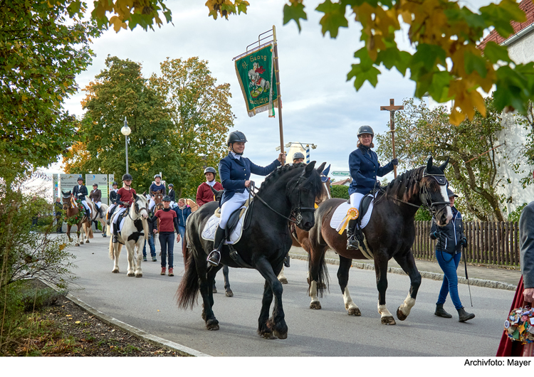 Traditioneller Leonhardiritt in Bad Gögging