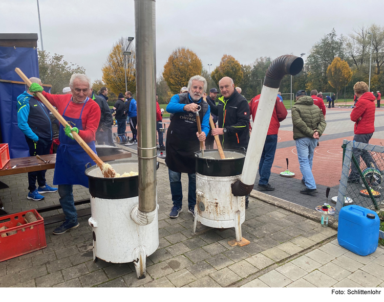 Nach dem Turnier gibt’s Deftiges aus den Dampfkesseln