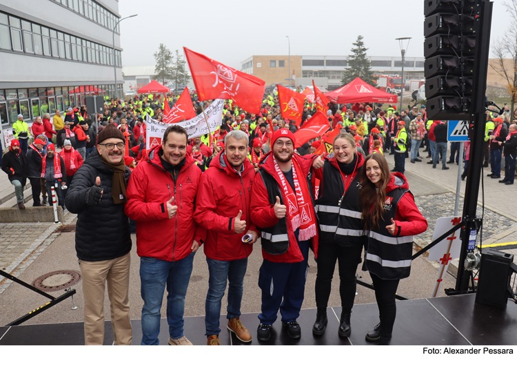 Warnstreik bei Airbus in Manching