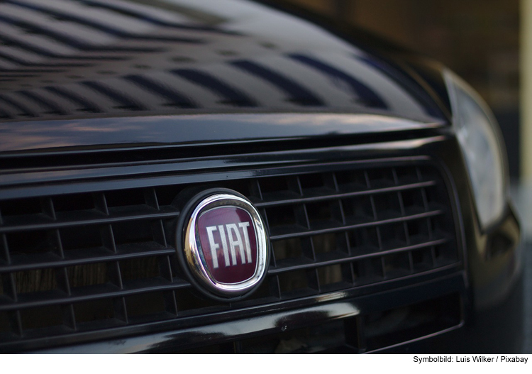 Fiat auf Westpark-Parkdeck beschädigt