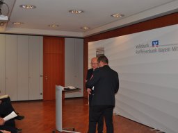 Fotos der Spendenübergabe der Volksbank-Raiffeisenbank Bayern Mitte eG