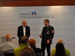 Fotos der Spendenübergabe der Volksbank-Raiffeisenbank Bayern Mitte eG