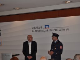 Fotos der Spendenübergabe der Volksbank-Raiffeisenbank Bayern Mitte eG