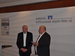 Fotos der Spendenübergabe der Volksbank-Raiffeisenbank Bayern Mitte eG