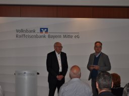 Fotos der Spendenübergabe der Volksbank-Raiffeisenbank Bayern Mitte eG