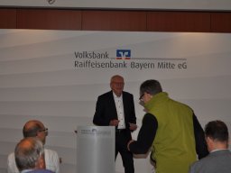 Fotos der Spendenübergabe der Volksbank-Raiffeisenbank Bayern Mitte eG