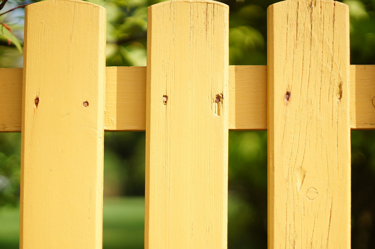 Gartenzaun eines Grundstücksanwohners beschädigt